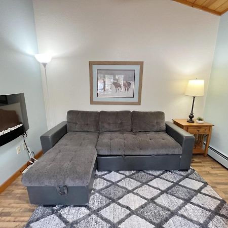 وودلاند بارك Cabin A Suite Bed And Breakfast المظهر الخارجي الصورة